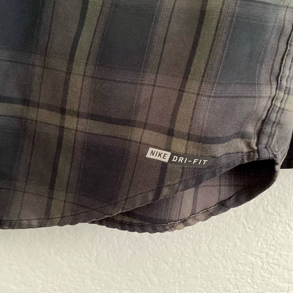 \Hurley\ Men’s Nike Dri-Fit Button Down - Picture 15 of 16